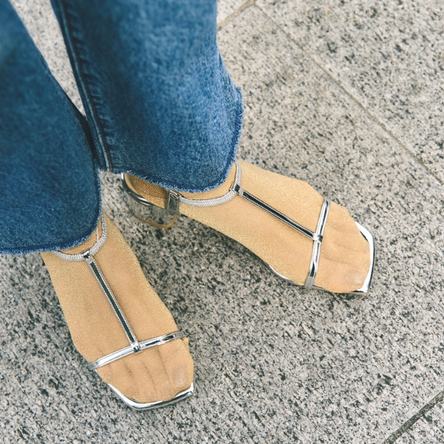 T-STRAP SANDALS × SHEER LAME SOCKS