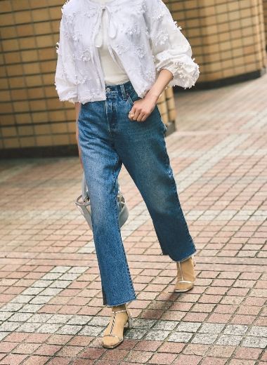 T-STRAP SANDALS × SHEER LAME SOCKS