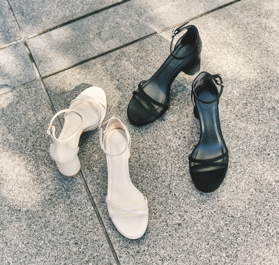 PLATFORM SANDALS × LINE SOCKS