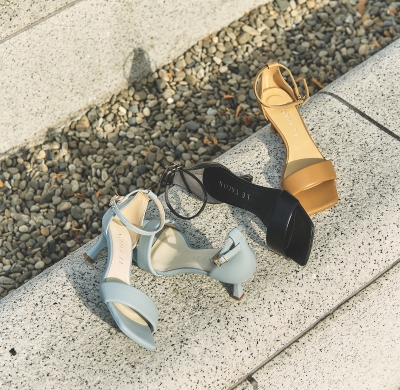 ANKLE STRAP SANDALS × SHEER LAME SOCKS