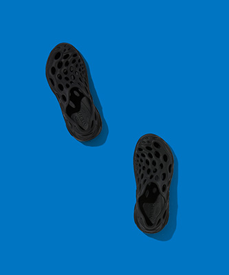 〈MERRELL〉のサンダル